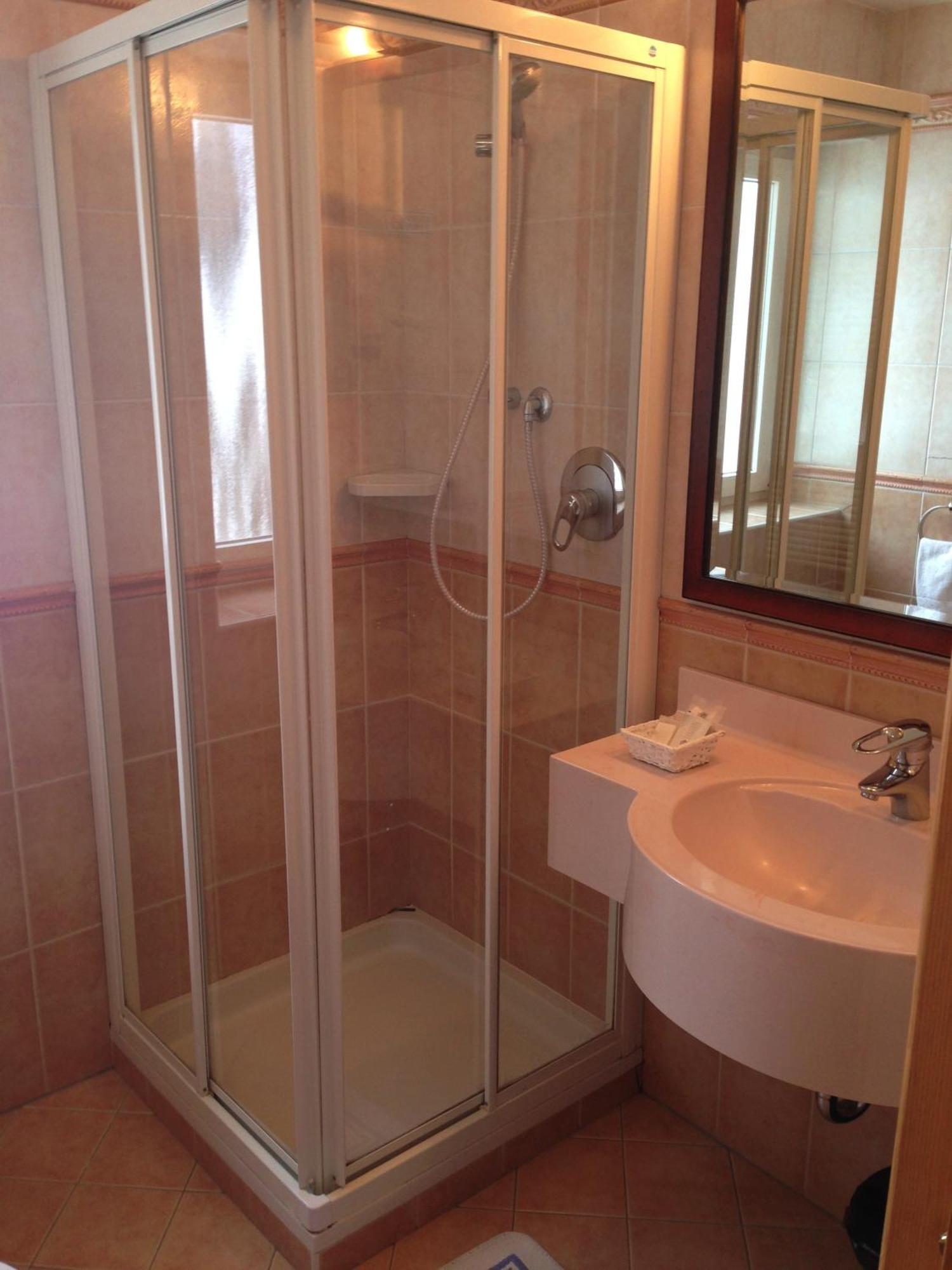 Hotel Silvana เซลวาดีวัลการ์เดนา ห้อง รูปภาพ