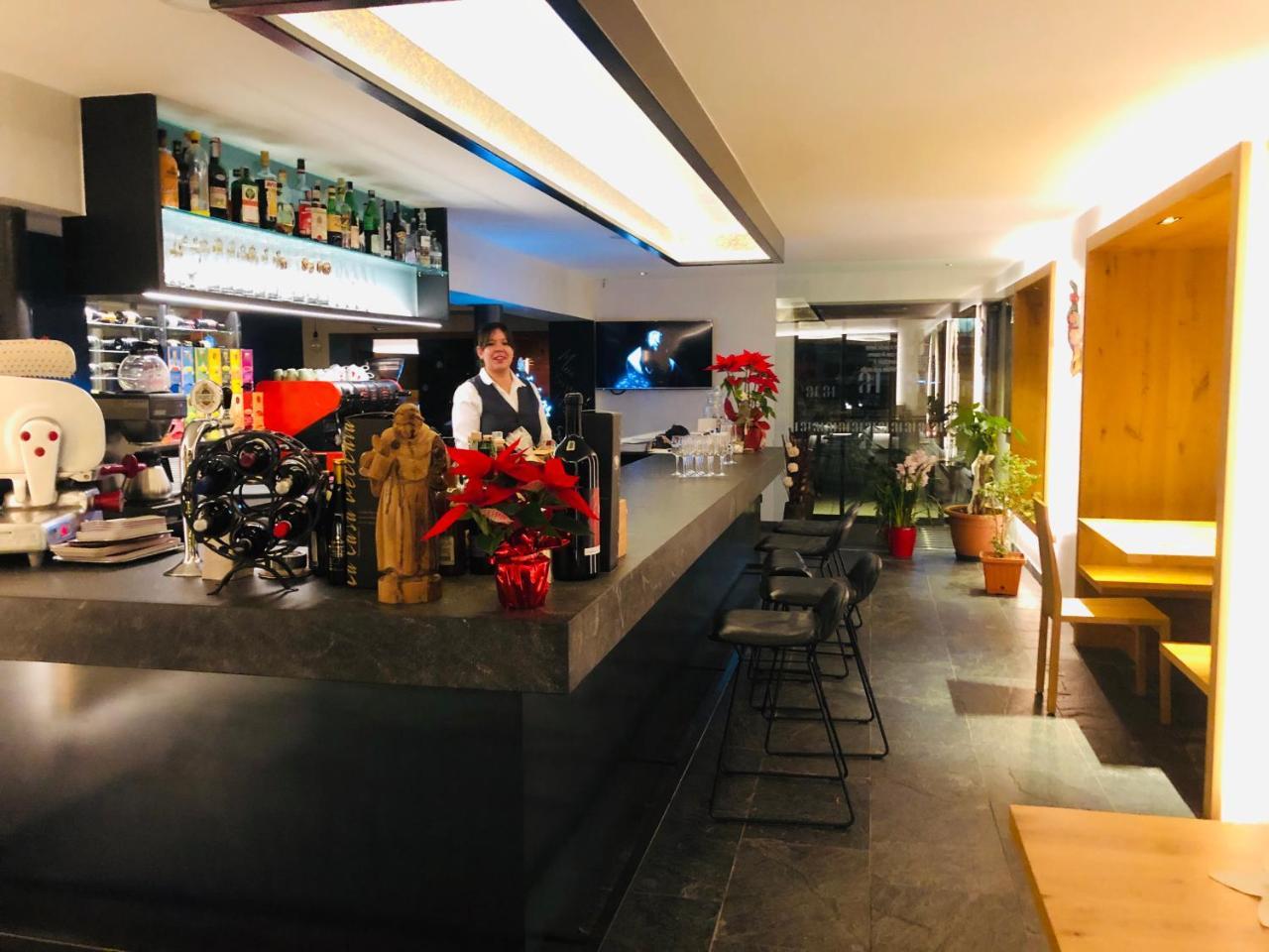 Hotel Silvana เซลวาดีวัลการ์เดนา ภายนอก รูปภาพ